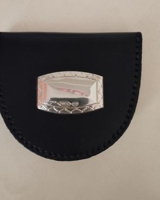 Portamonete in pelle nera con placca argento 925