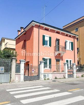 Intera palazzina ristrutturata a nuovo a Verona