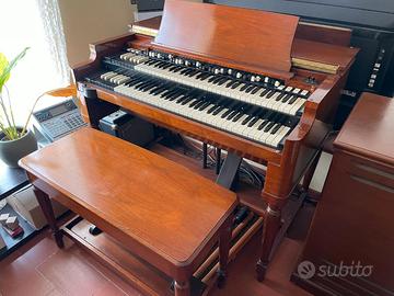 Hammond B3 / Bi-Leslie / Reverbero/ String Bass