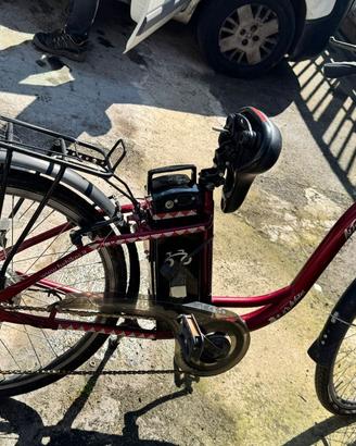 Bici con pedalata assistita batteria bebikes