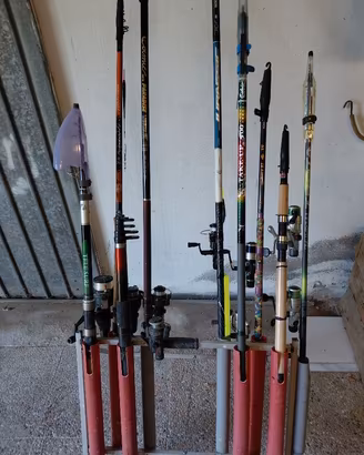 Lotto con oltre 20 canne da pesca