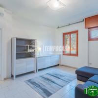 3 locali con cucina abitabile e cantina.