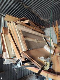 Finestre e Porte e sedie legno vintage