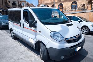 van 9 posti  Vivaro trafic 
