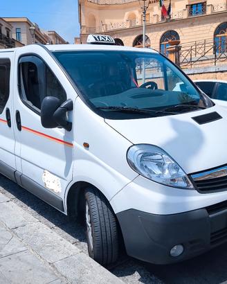van 9 posti  Vivaro trafic 