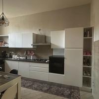 Cucina moderna con angolo snack