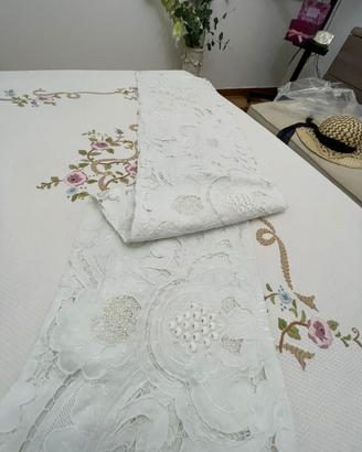coperta ricamata all’intaglio
