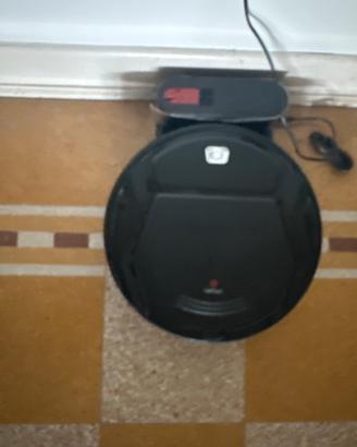 Aspirapolvere roteante autonoma