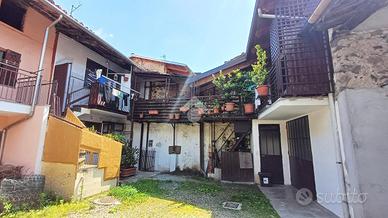 CASA SEMINDIPENDENTE A FIORANO CANAVESE