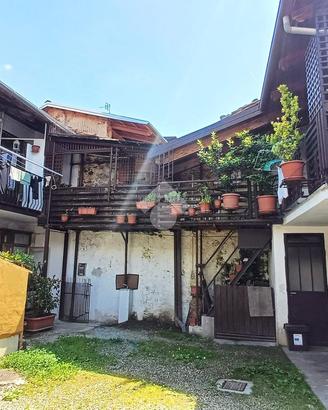 CASA SEMINDIPENDENTE A FIORANO CANAVESE