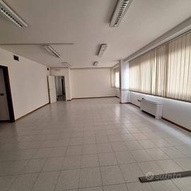 Immobile di 120 m² a Mirandola