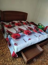 Letto matrimoniale in noce 