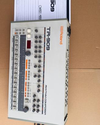 Roland TR-909, con scatola originale.