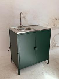 Cucina da esterno mai usata.