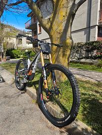 Commencal DH Supreme Worlds Edition 2020