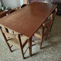 Tavolo con sei sedie