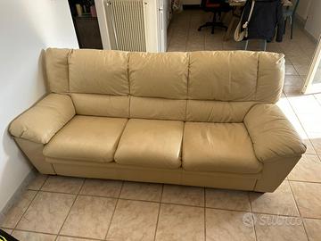 Gratis due divani in pelle