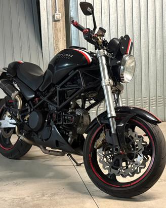 Ducati monster 600 01