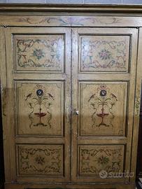 Armadio antico a due ante stile veneziano