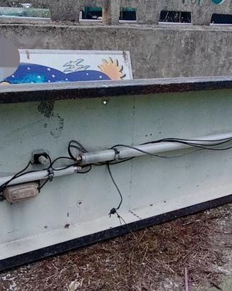 insegna luminosa a cassone piatta a parete 