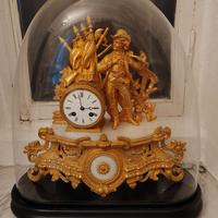 Orologio da camino in stile francese dorato