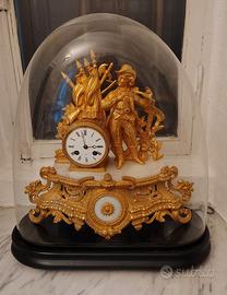 Orologio da camino in stile francese dorato