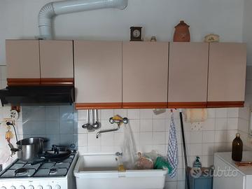 mobili cucina con tavolo senza elettrodomestici