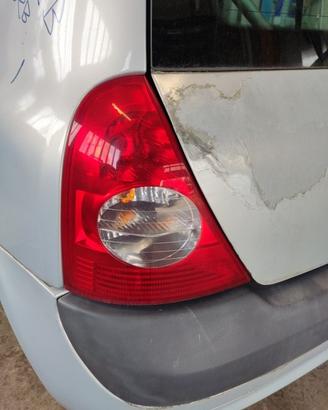 Fanale posteriore sinistro RENAULT CLIO del 2004