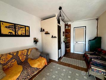 Trilocale con ingresso indipendente e balcone