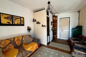 Trilocale con ingresso indipendente e balcone