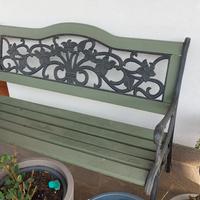 panchina in ferro battuto e legno
