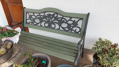 panchina in ferro battuto e legno