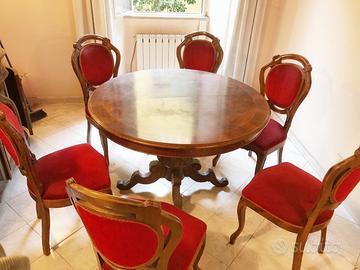 Tavolo in legno massello con sedie