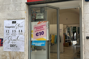 Locale Commerciale in Centro - 2 Ingressi