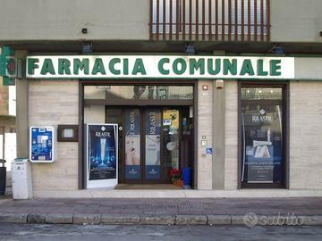 Insegna, cassettiera e distributore per farmacia 