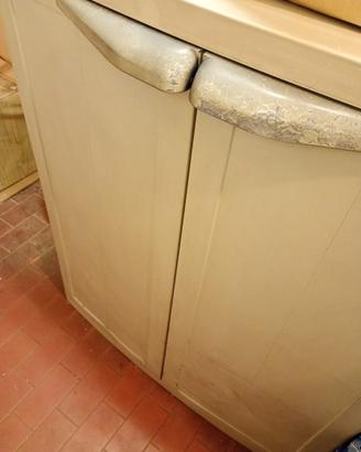 Armadietto grigio in resina