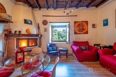 Casa indipendente nel borgo di Capranica