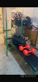 Panca da palestra e attrezzi