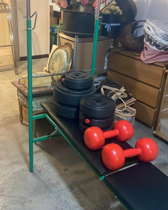 Panca da palestra e attrezzi