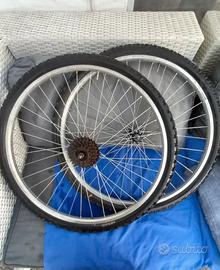 Ruote bici complete con pacco pignoni 24