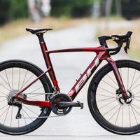 Bici corsa elettrica BH iAEROLIGHT 1.7