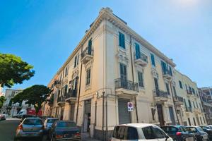 Centro storico, appartamento in stabile d'epoca