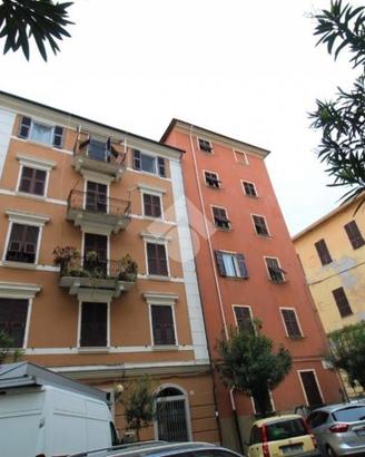 Privato vende trilocale centro storico La Spezia