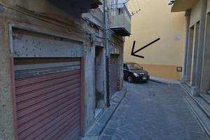 Locale adibito a garage o magazzino