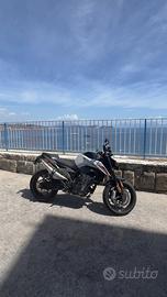 ktm Duke 790