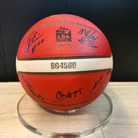 Pallone autografato Olimpia Milano