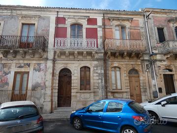 Semindipendente in via Regina Elena