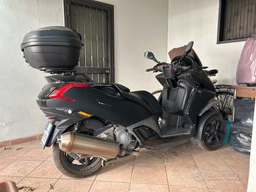Peugeot Metropolis 400 Black Edition - Patente B