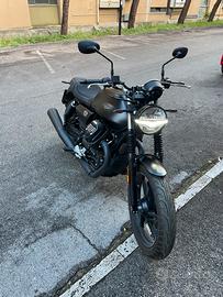 Moto Guzzi V7 stone