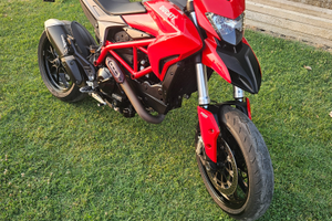 Hypermotard 821